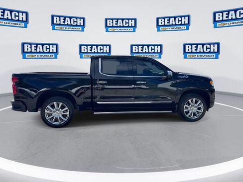 Used 2022 Chevrolet Silverado 1500 High Country w/ High Country Premium Package AWD/4WD image 9