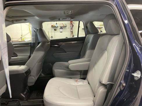 Used 2023 Toyota Highlander Limited AWD/4WD image 25