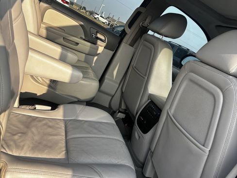 Used 2014 Chevrolet Suburban LT image 15