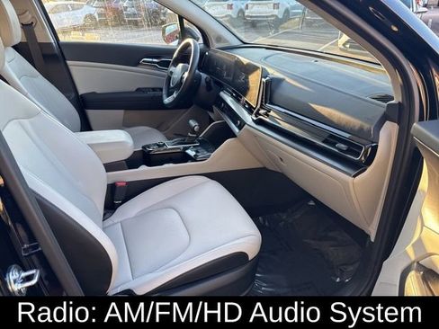 Used 2025 Kia Sportage EX image 4