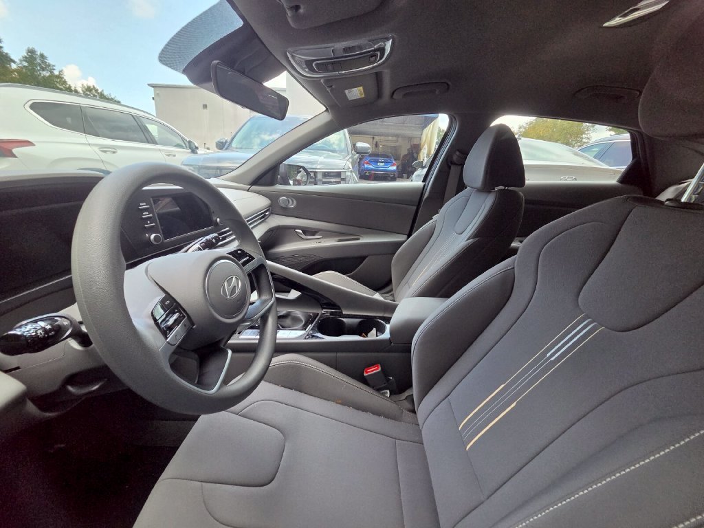 Used 2026 Hyundai Elantra Hybrid FWD image 8