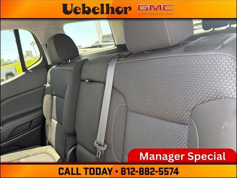 Used 2023 GMC Acadia SLE w/ Driver Convenience Package FWD image 18