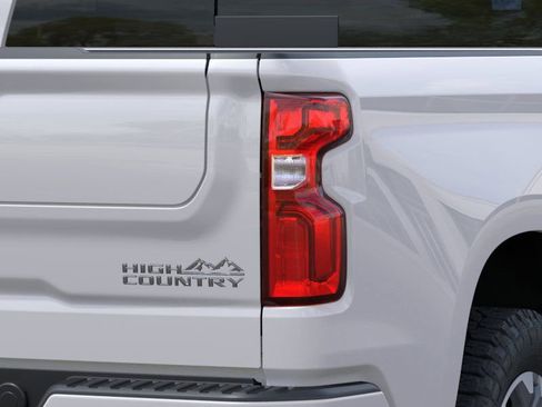 Used 2024 Chevrolet Silverado 1500 High Country w/ Z71 Off-Road Package image 11