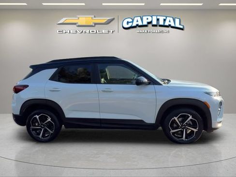 Used 2022 Chevrolet TrailBlazer RS w/ Sun and Liftgate Package FWD image 7