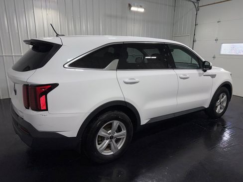 Used 2023 Kia Sorento LX FWD image 3