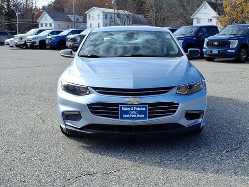 Used 2018 Chevrolet Malibu LT image 2