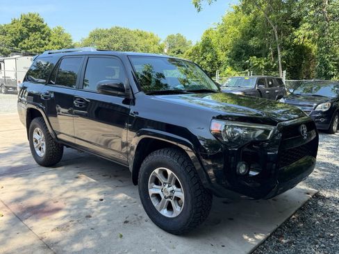 Used 2018 Toyota 4Runner SR5 AWD/4WD image 1