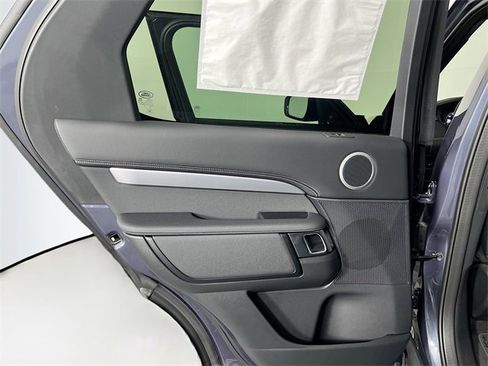 Used 2024 Land Rover Discovery Dynamic SE image 13