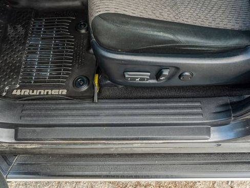 Used 2019 Toyota 4Runner SR5 4X4 W/ UPGRADES / GREAT image 18