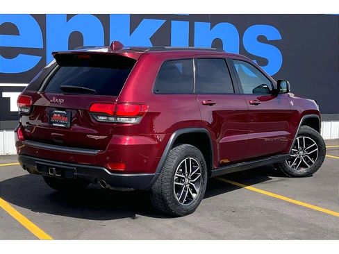 Used 2018 Jeep Grand Cherokee Trailhawk w/ Trailhawk Luxury Group AWD/4WD image 15