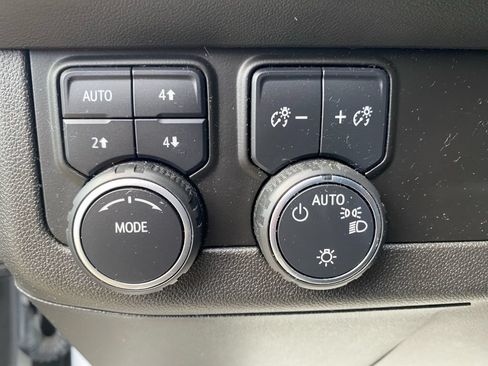 Certified 2022 Chevrolet Tahoe Z71 w/ Luxury Package AWD/4WD image 36