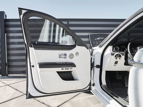 Used 2023 Rolls-Royce Ghost Base w/ Ghost Package image 32