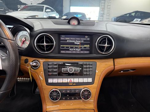 Used 2013 Mercedes-Benz SL 550 image 15