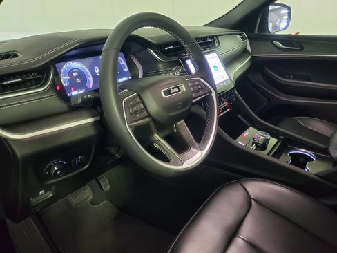 Used 2024 Jeep Grand Cherokee L Limited AWD/4WD image 11