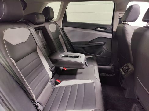 Used 2024 Volkswagen Taos SEL image 17