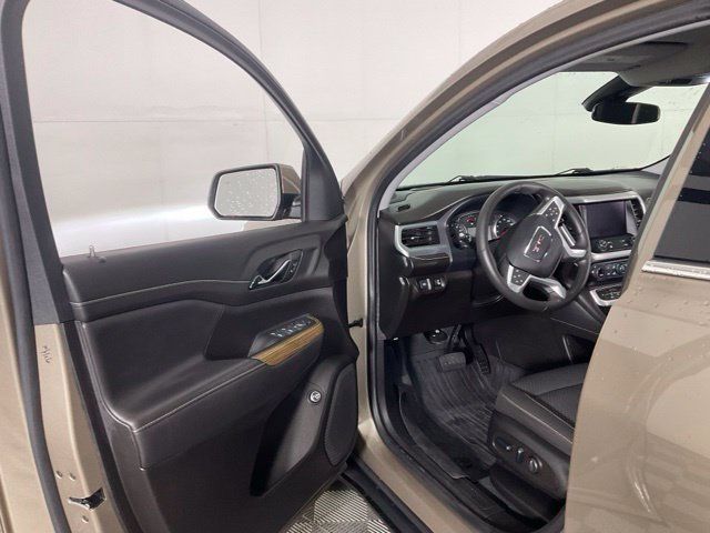 Used 2023 GMC Acadia SLE w/ Driver Convenience Package FWD image 22