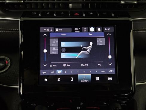 Used 2023 Jeep Grand Cherokee L Laredo image 24