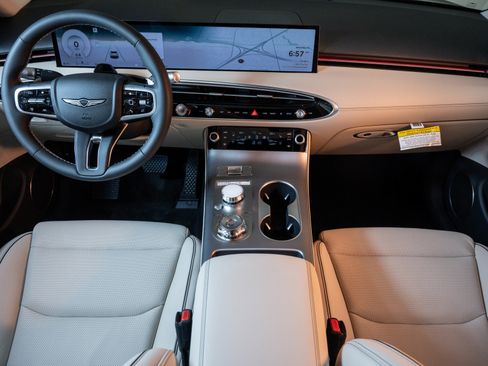 Used 2026 Genesis GV70 2.5T Advanced image 15