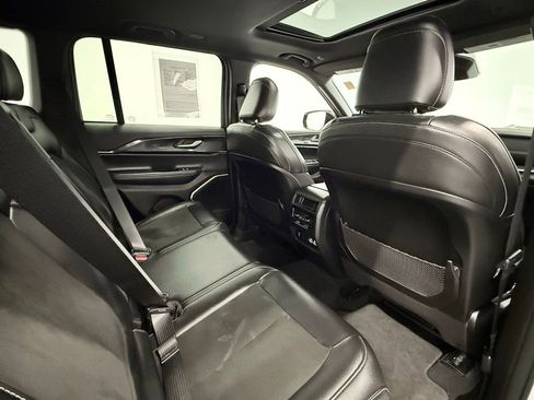 Used 2022 Jeep Grand Cherokee Altitude image 18