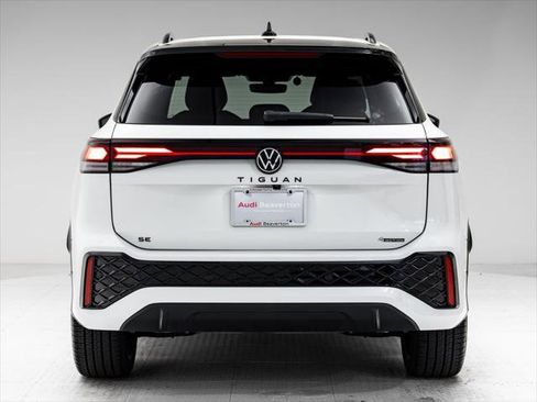 Used 2025 Volkswagen Tiguan SE R-Line AWD/4WD image 32