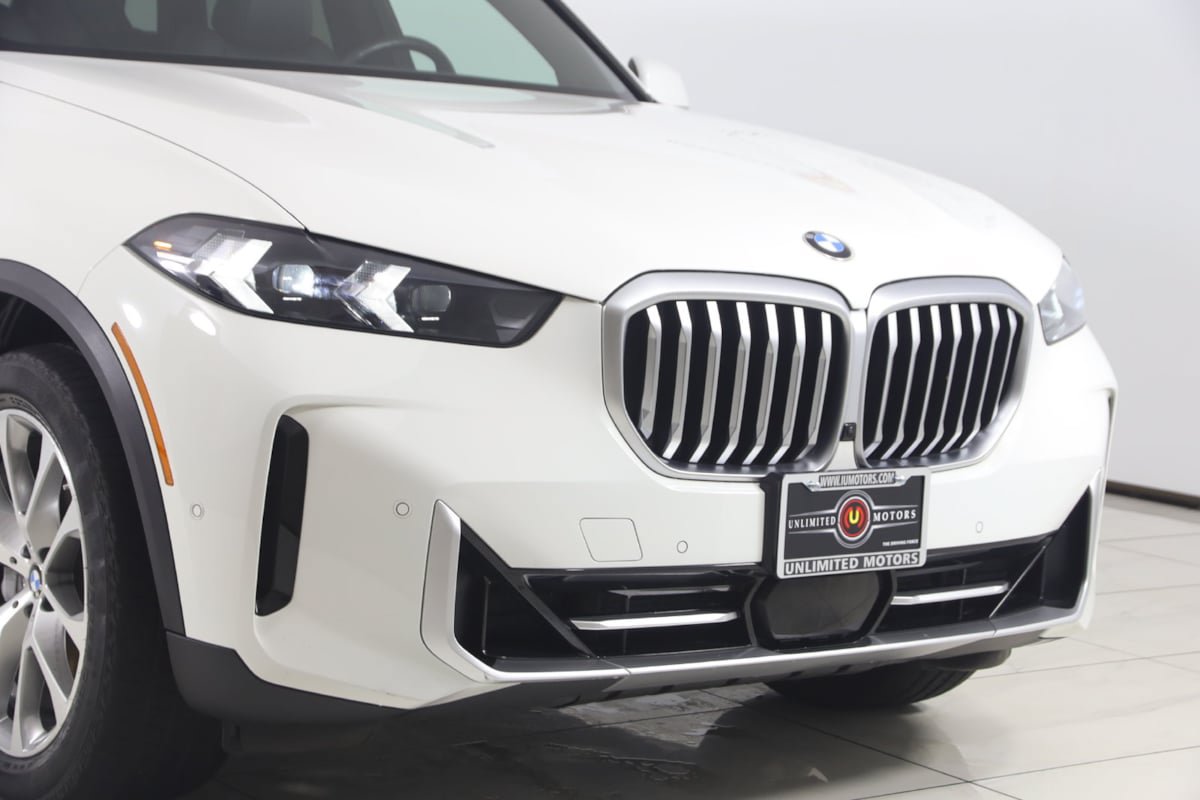 Used 2024 BMW X5 xDrive40i w/ Parking Assistance Package AWD/4WD image 32