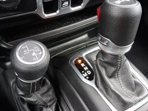 Used 2025 Jeep Wrangler Unlimited Sahara w/ Safety Group AWD/4WD image 29