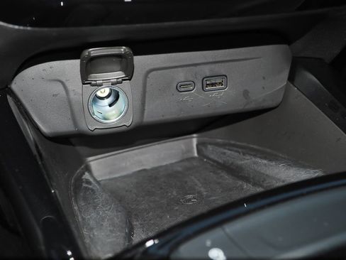 Certified 2025 Chevrolet Trax RS w/ Sunroof Package image 17