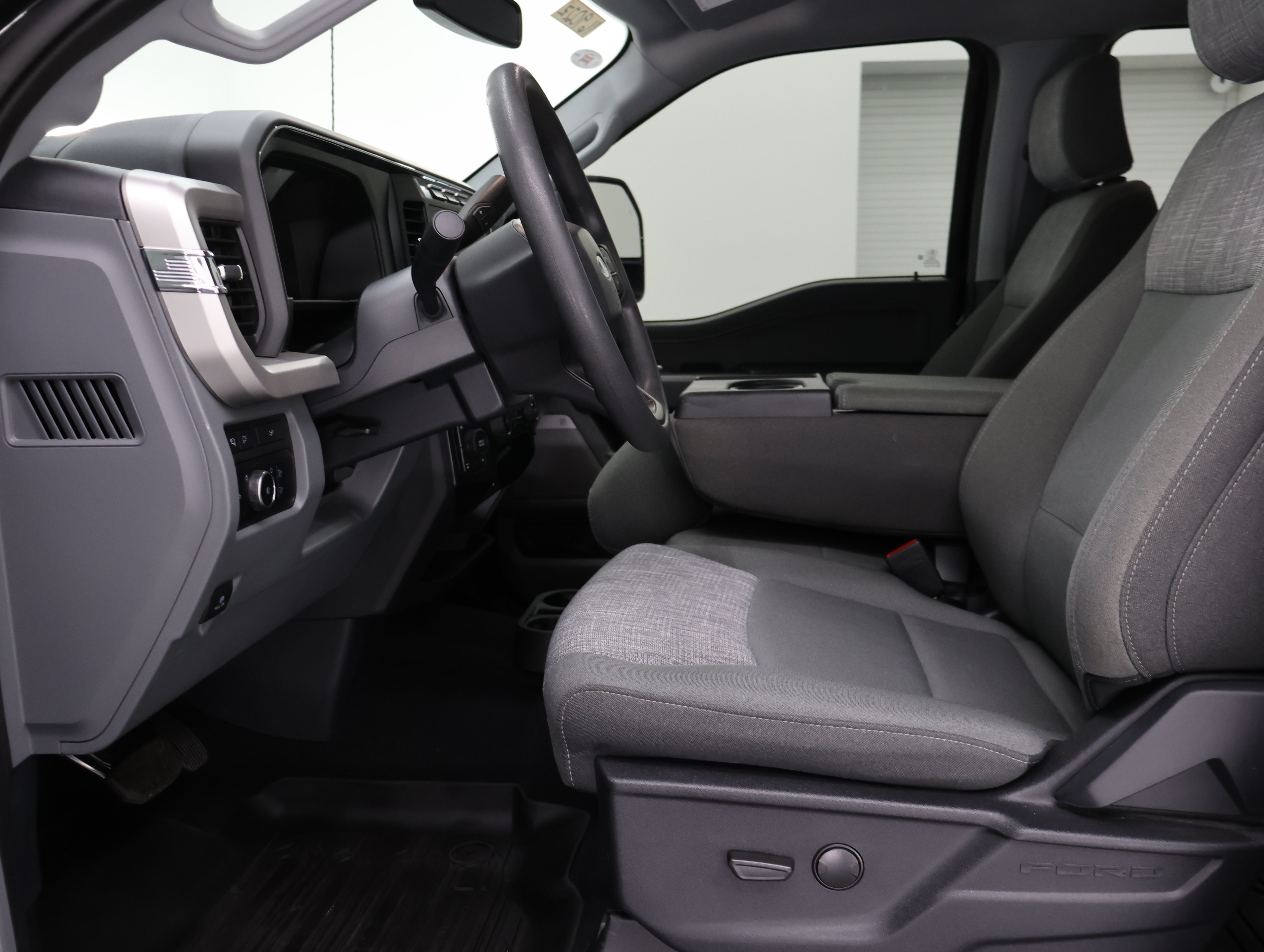 Used 2023 Ford F350 XLT w/ XLT Premium Package AWD/4WD image 8