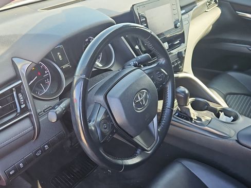 Used 2021 Toyota Camry SE image 2