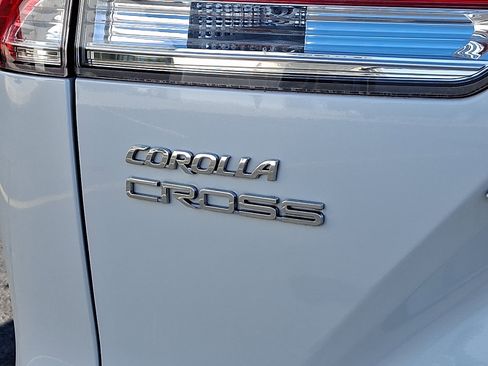 Used 2023 Toyota Corolla Cross LE w/ Moonroof Package image 32