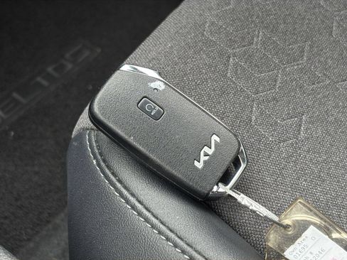Used 2025 Kia Seltos S FWD image 27
