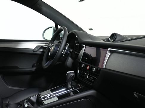 Used 2026 Porsche Macan AWD/4WD image 38