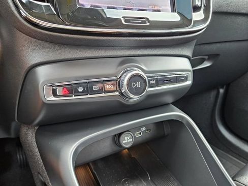 Certified 2024 Volvo XC40 B5 Plus w/ Protection Package Premier AWD/4WD image 28