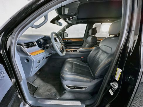 Used 2022 Jeep Grand Wagoneer Series II w/ Premium Group II AWD/4WD image 13