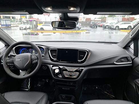 New 2026 Chrysler Pacifica Select w/ S Appearance Package image 18