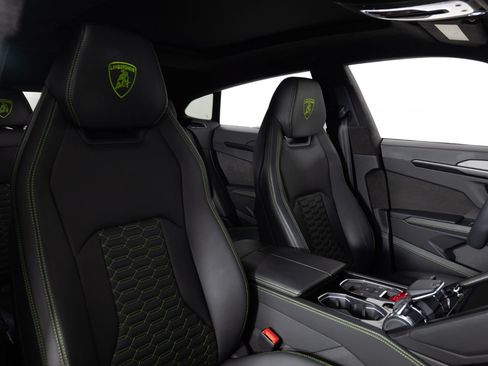 Used 2021 Lamborghini Urus AWD/4WD image 40