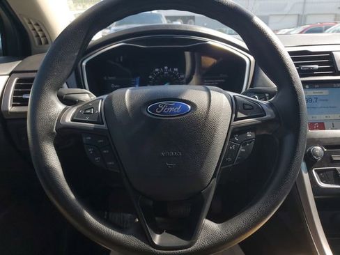 Used 2017 Ford Fusion SE w/ Fusion SE Technology Package image 22