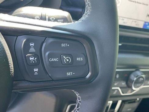 Used 2025 Jeep Wrangler Unlimited Sport AWD/4WD image 27