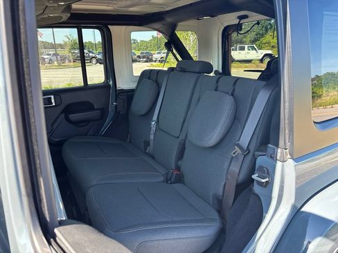 Used 2024 Jeep Wrangler Unlimited AWD/4WD image 39