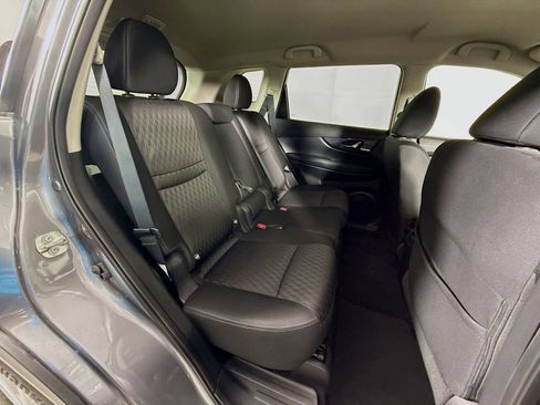 Used 2020 Nissan Rogue SV image 27