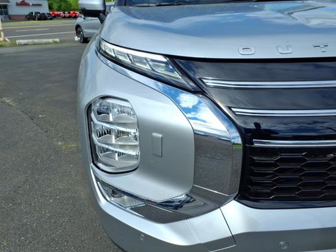 Used 2025 Mitsubishi Outlander SE AWD/4WD image 10