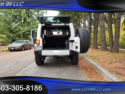 Used 2014 Jeep Wrangler Unlimited Sahara w/ Connectivity Group image 28