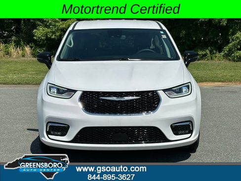 Used 2024 Chrysler Pacifica Touring-L FWD image 9
