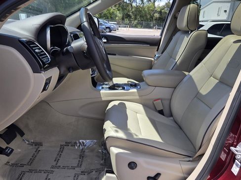 Used 2020 Jeep Grand Cherokee Overland AWD/4WD image 10