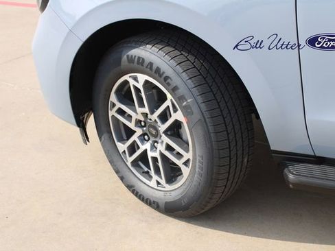 New 2025 Ford Expedition Active image 5