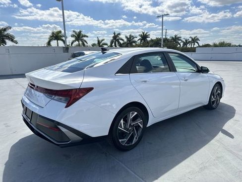 Used 2025 Hyundai Elantra SEL image 19