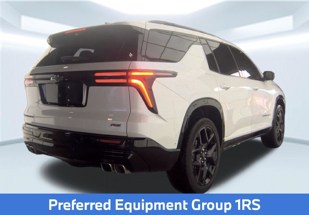 Used 2024 Chevrolet Traverse RS FWD image 2