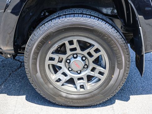 Used 2019 Toyota 4Runner TRD Off-Road Premium AWD/4WD image 27