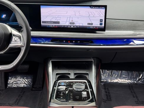 Used 2023 BMW i7 xDrive60 AWD/4WD image 24
