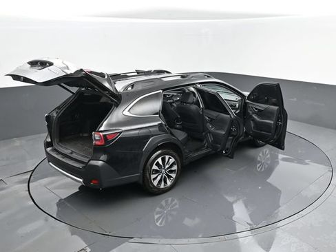 Used 2025 Subaru Outback Limited AWD/4WD image 30